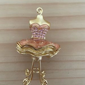 Estee Lauder Pleasures pure perfume solid.